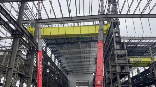 市级重点项目ABB迁建两江厂房工程500T桁车吊装就位